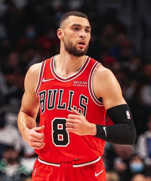 公牛队惨遭惨败教练组不得不寻求新的战术方案(公牛队经典比赛视频)