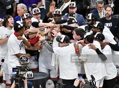 雄鹿队球员争夺MVP称号引发球迷热议(雄鹿队球员争夺mvp称号引发球迷热议是真的吗)